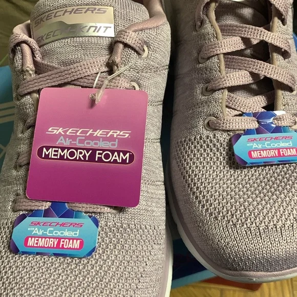 Sketchers sneakers memory foam size 7 color  Lilac - Picture 4 of 4